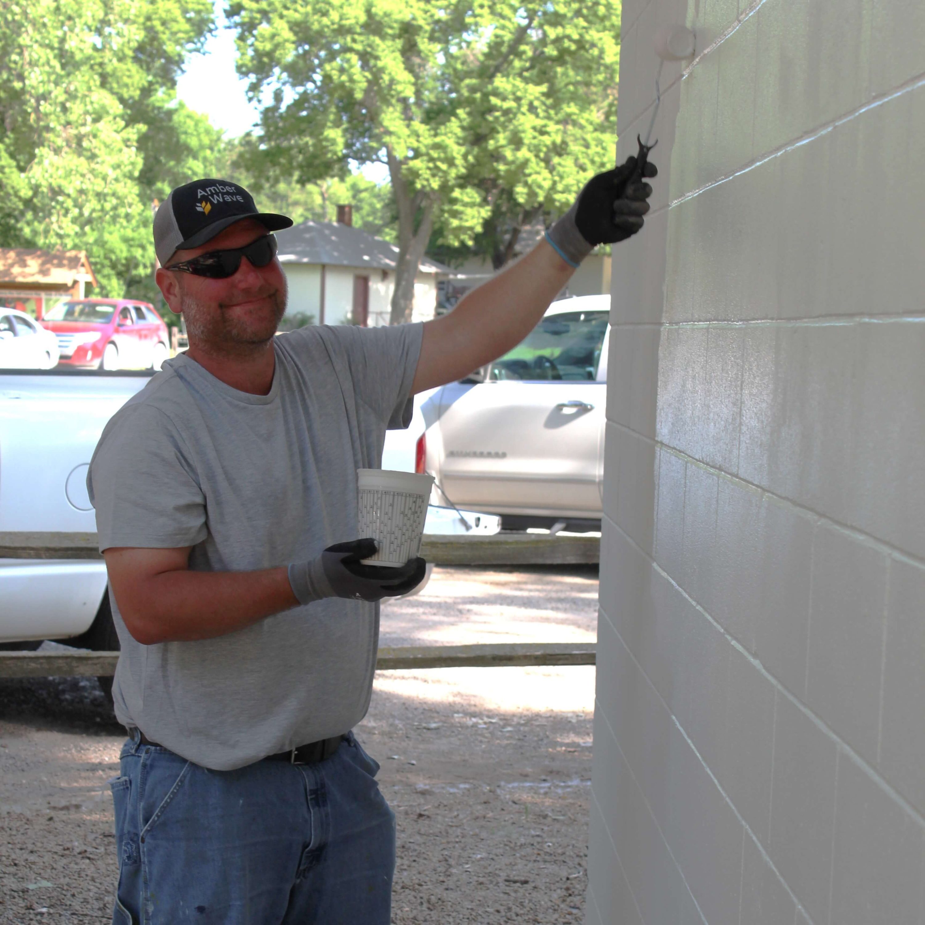 Amber-Wave-employee-painting